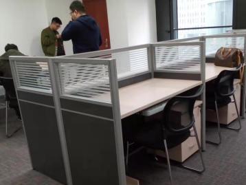 成都办公用品厂家批发 一站式采购工位桌、隔断屏风、办公桌椅、培训桌、电脑桌及通讯设备